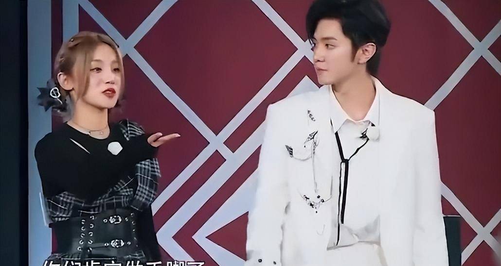 不给导演留面子,白鹿"狂"出圈,《奔跑吧》因此话题炸了_名牌_姚译添