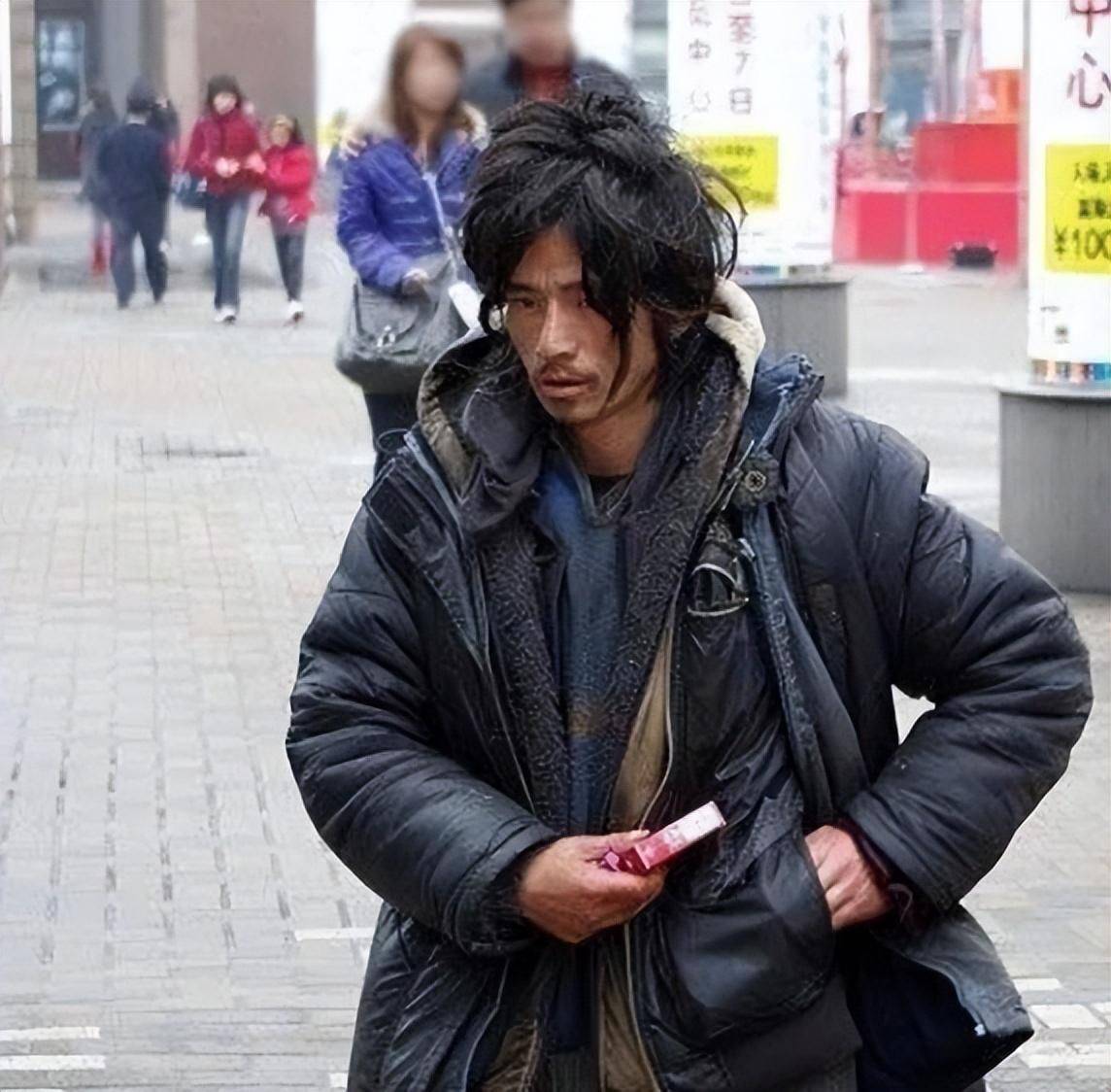 初代网红犀利哥现状怎么样了?家人搬进洋房,他的结局却很悲惨