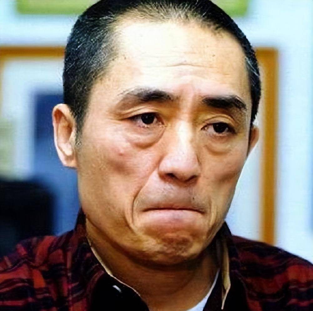 "1989年,为了暂避风头,张艺谋带着巩俐远赴香港,接拍了电影《古今大战