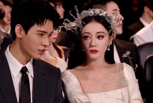 热巴美成精灵,吴磊帅成霸总,王鹤棣帅成美猴王_赵露思_微博_图片