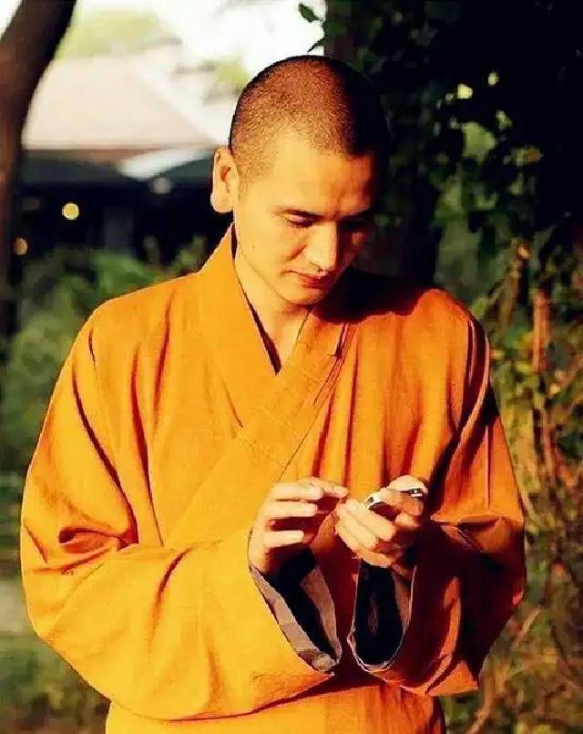 "最帅和尚"释明心:放弃编制去出家,女粉丝送400万