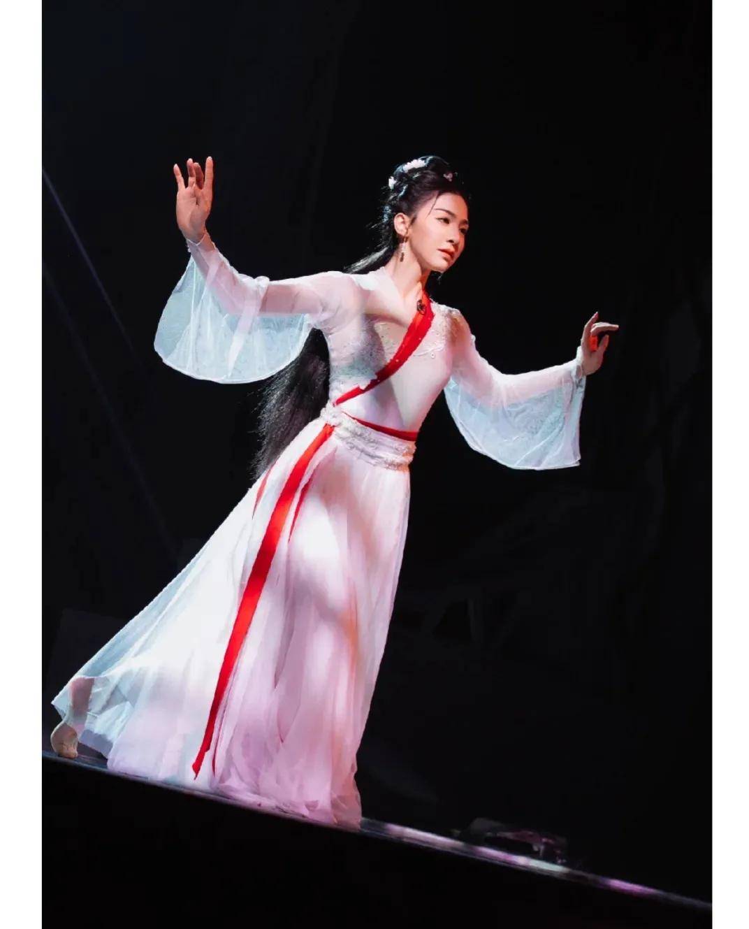 浪姐初舞台,镜头切到她,观众立马换台_姐姐_那英_迪斯科