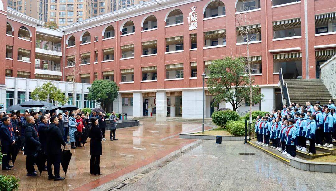 主任冯聪龙湖南省人大教科文卫委副主任委员谢卫东视察莲湖小学扩建