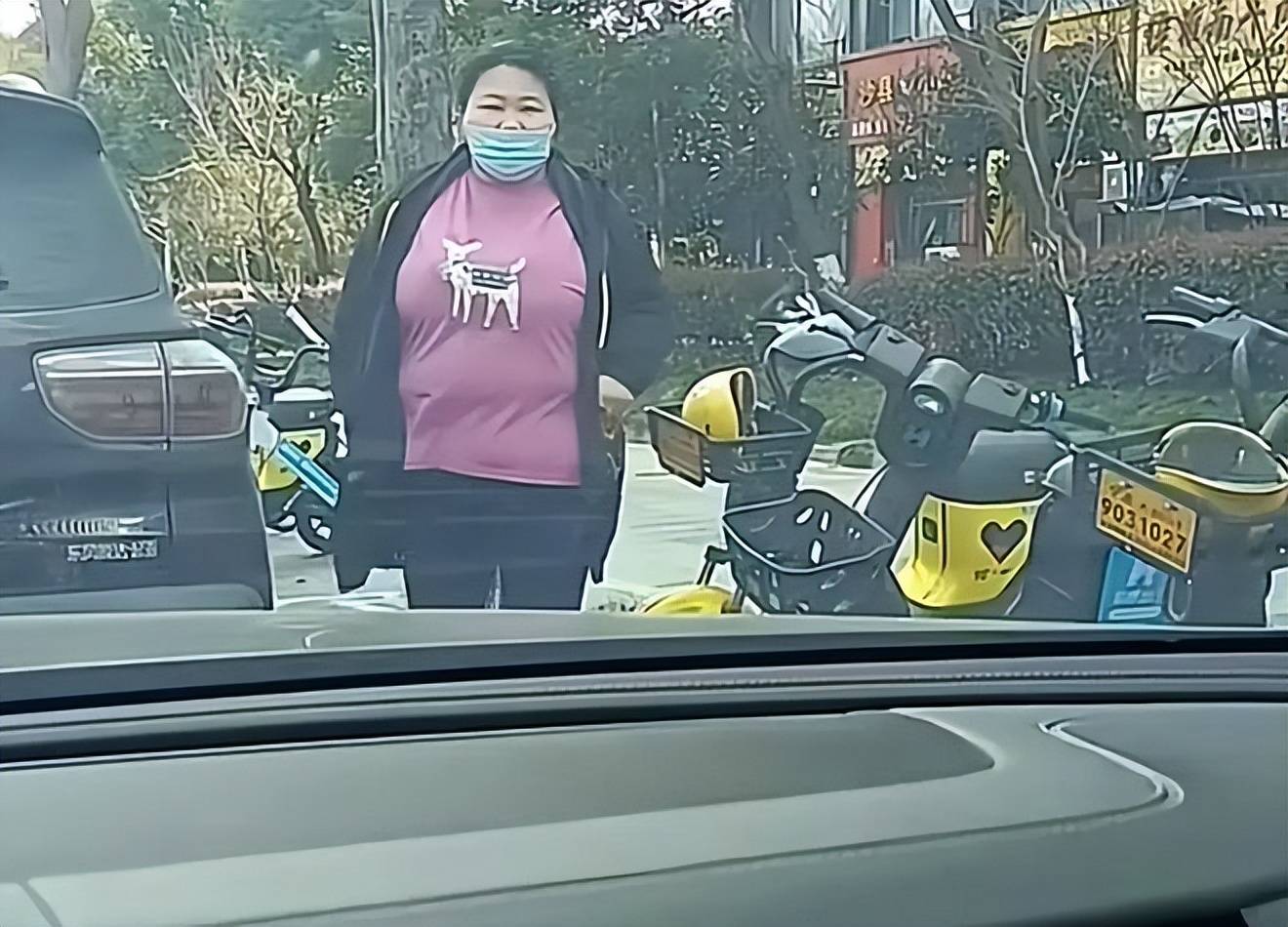 小伙千里赴约见女网友,见面后惊呼:你的良心不会痛吗?