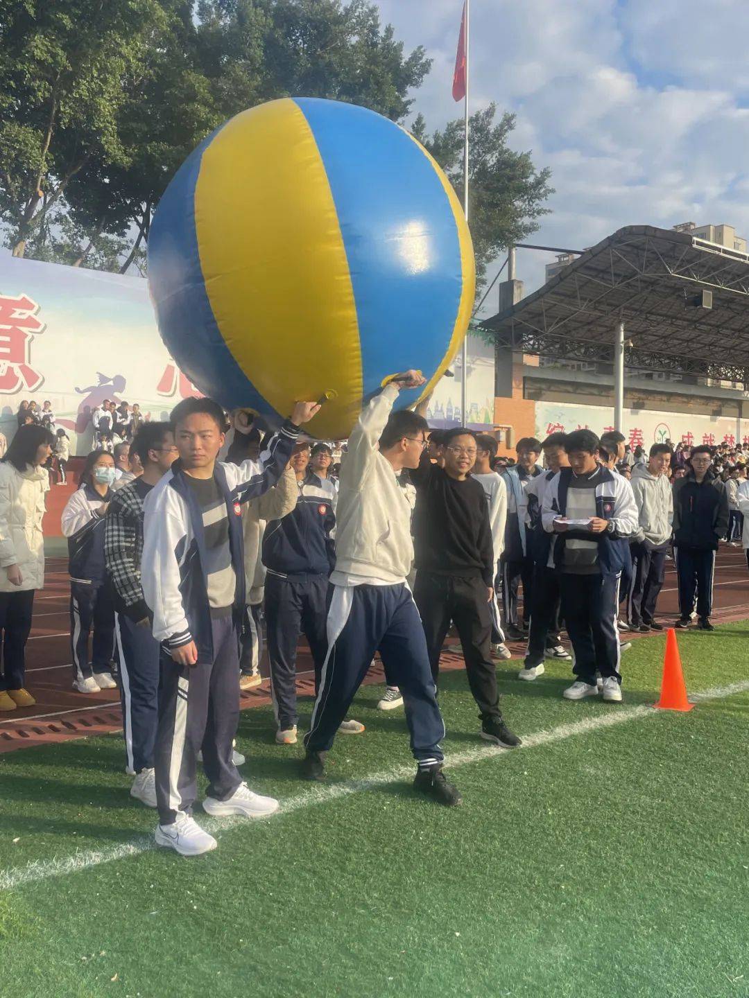 河源中学举行高三年级师生趣味运动会_河中_旋风_学子