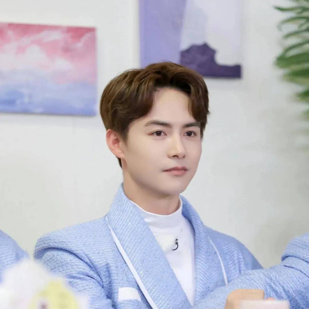 黄晓明 张艺兴 任嘉伦 杨幂赵丽颖 汪小菲张兰 虞书欣王鹤棣 华晨宇