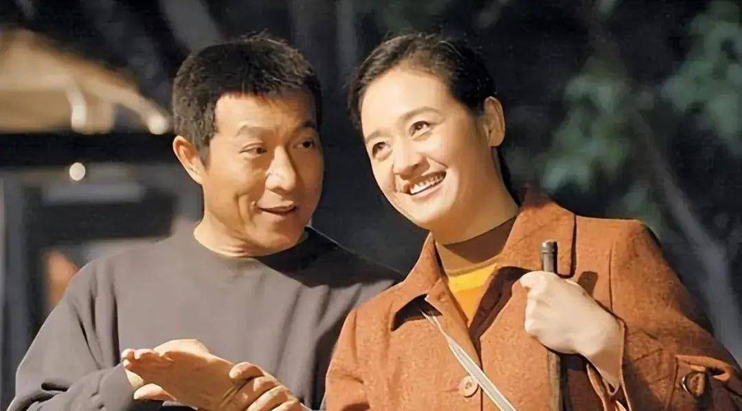 伍宇娟:嫁大2岁的教授,婚后生一子,如今咋样了?_李慕华_中戏_生活