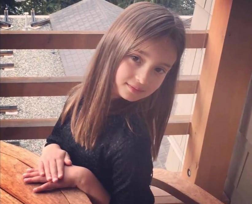 42岁的伊万卡瘦了又漂亮,老公依然帅气,他的三个孩子继承了高颜值