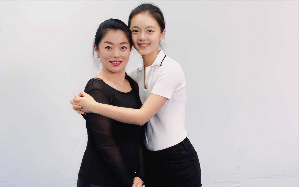 "赵今麦艺考照流出,素面朝天难掩惊艳,不愧是大女主_榜样_能力_成绩