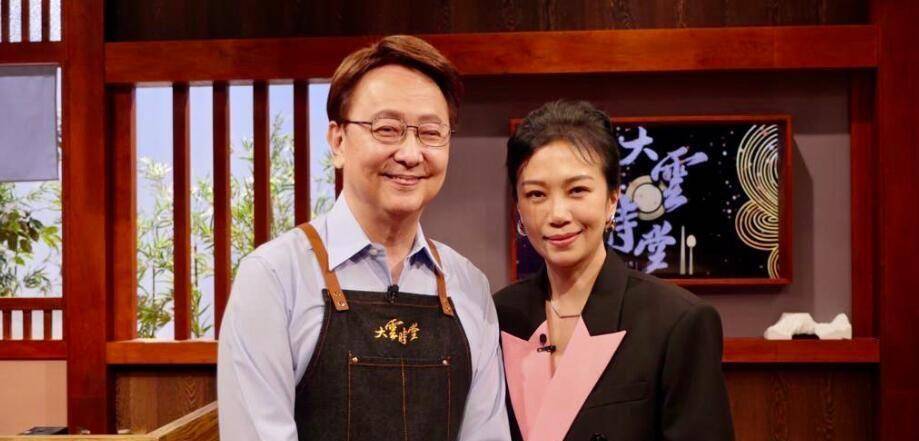 她还透露,两人交往期间对父母完全保密,萧敬腾未经她同意就提出结婚.