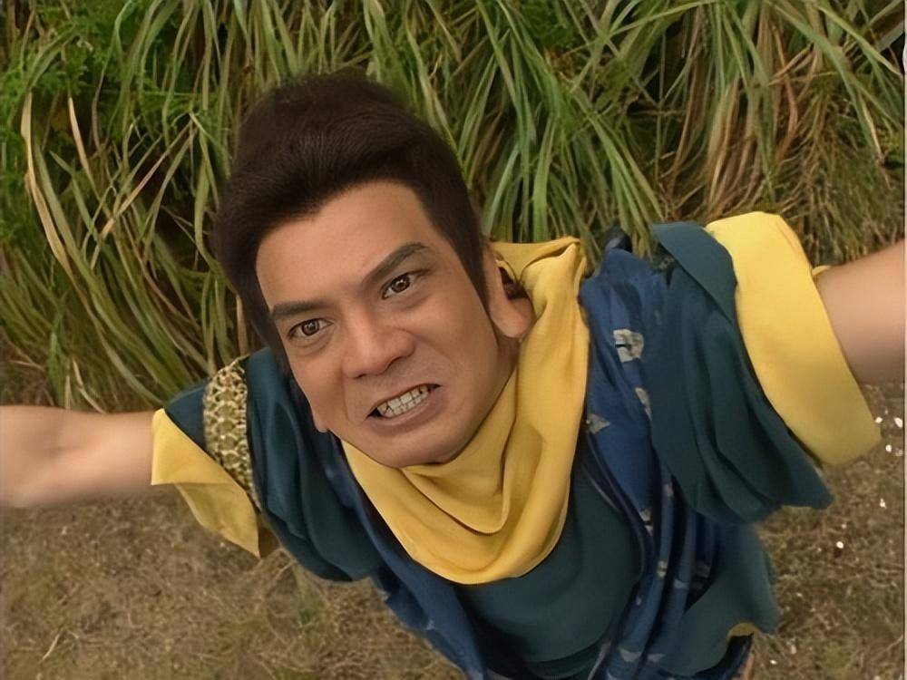 他前往少林独斗群僧的那场戏里,表情有多种细微变化.