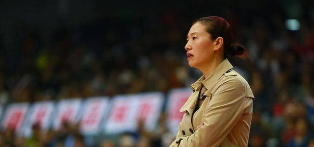 女篮名将展淑萍:丈夫离世后带儿子付豪改嫁给裁判,现今状况如何_篮球