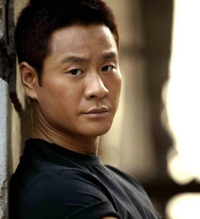 "硬汉"连奕名:为给女友名分不惜净身出户,低调结婚后恩爱至今_陈实