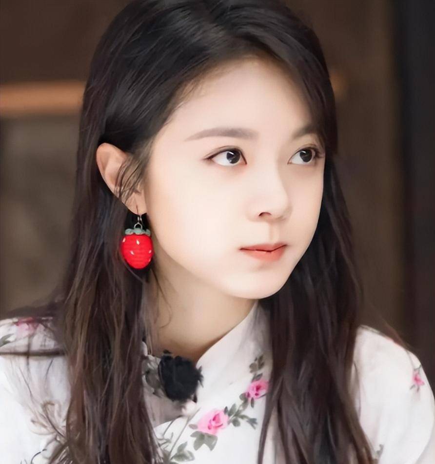 "赵今麦艺考照流出,素面朝天难掩惊艳,不愧是大女主_榜样_能力_成绩