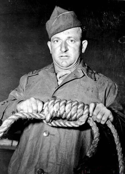 二战最强侩子手:每十分钟绞死一名纳粹战犯,结果五年后触电身亡_约翰