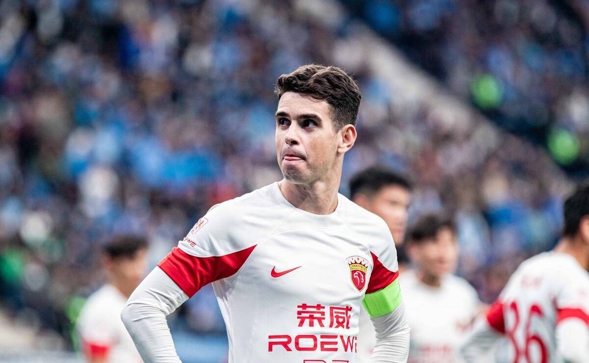 然而奥斯卡也到了中超生涯的末期,随着他与上海海港的合同只剩下一年