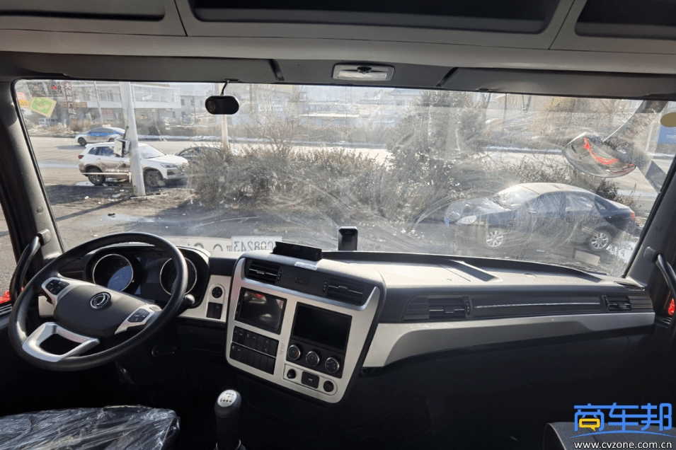 多年来驾驶东风车的经历,让孙泽星直接道出了东风驾驶室的优势所在:在