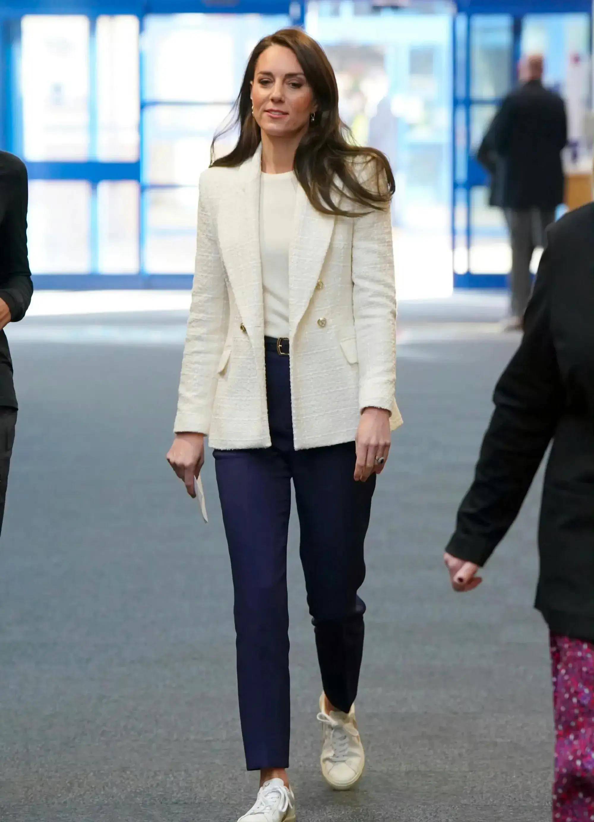 凯特王妃"体制内"穿的10套服装,紫色优雅,驼色潮流,格纹很英伦!