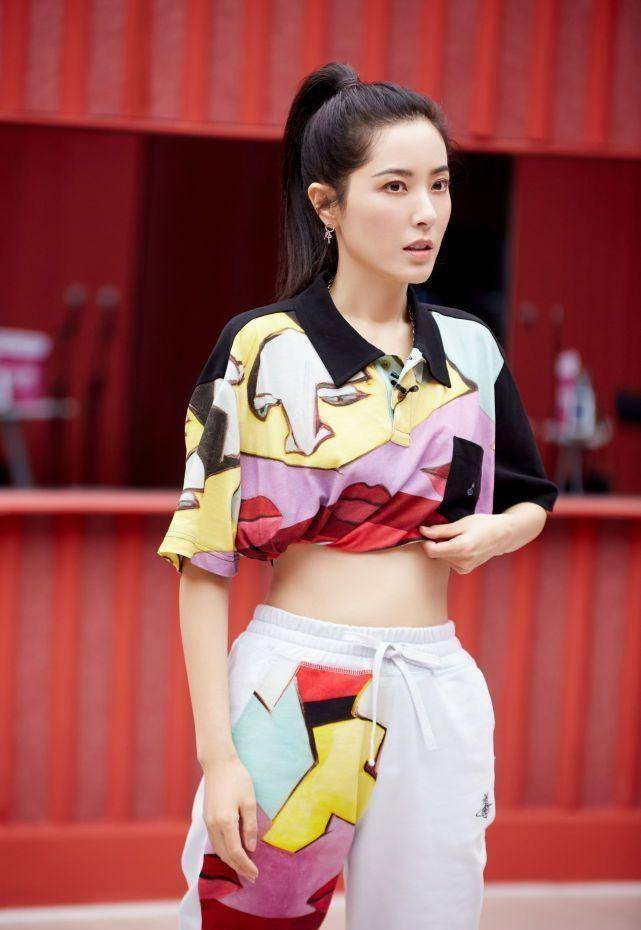 秦海璐说曾黎被认为是学校里最美丽的女孩,保剑锋说她是200年才出现