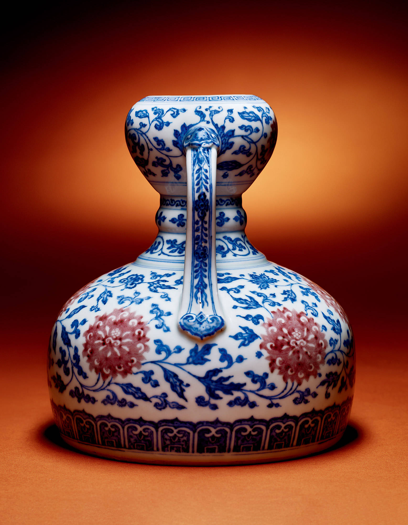 中国嘉德30周年精品回顾:清雍正 青花釉里红缠枝莲纹如意耳瓶