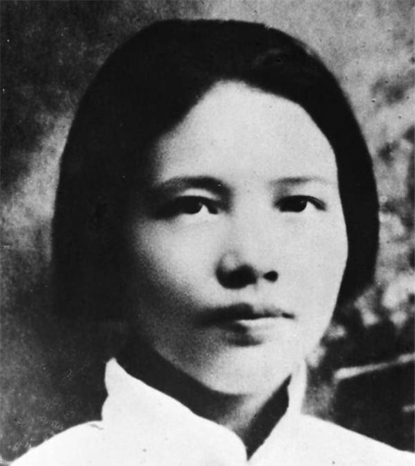 秋瑾闺蜜葛健豪,48岁正式读书,55岁留学法国,儿子名字家喻户晓_女子