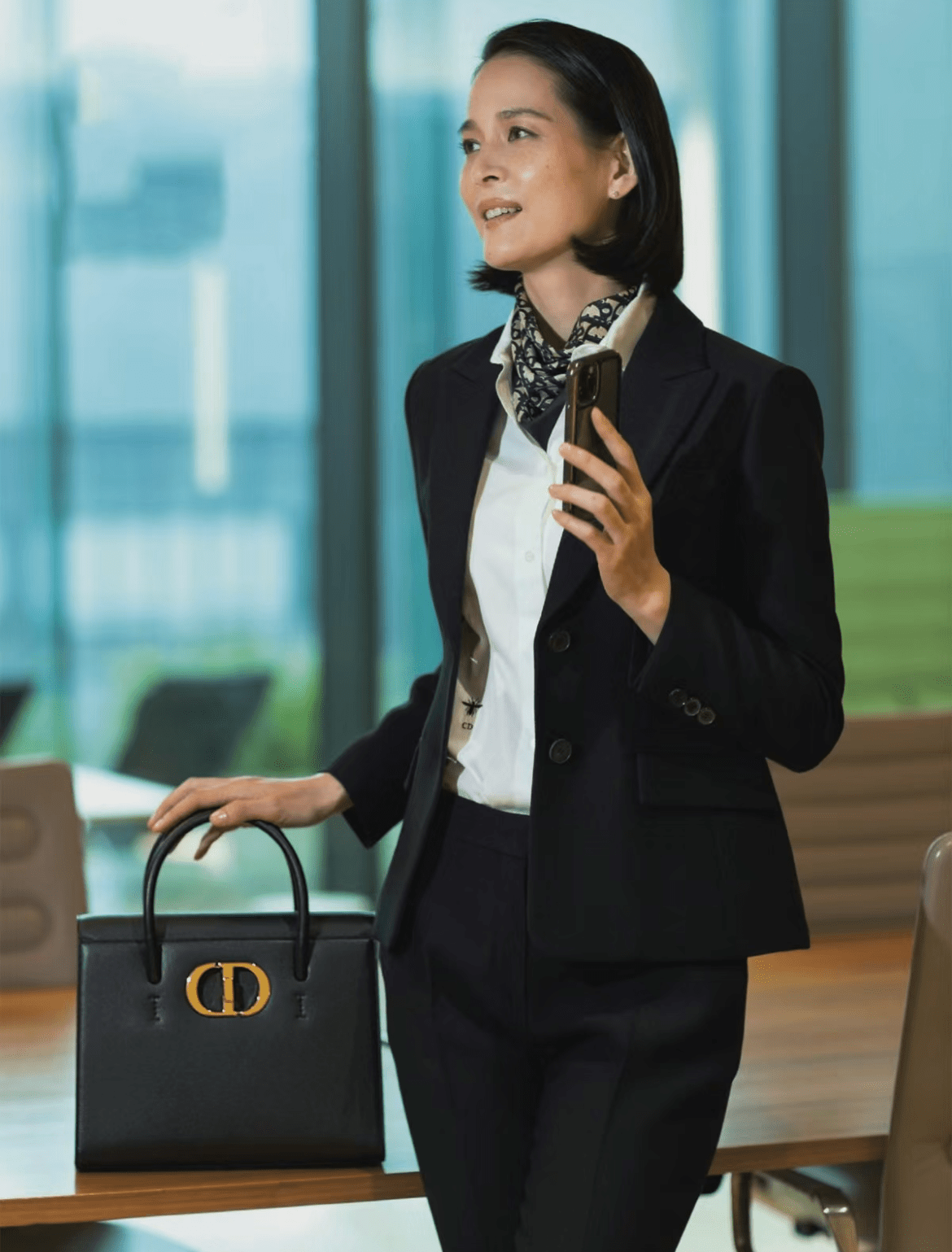 行走职场,这样穿就对了!_女性_衬衫_服装