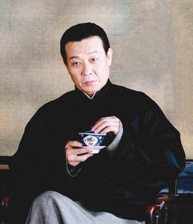 "民国老爷专业户"的他出演过不少影视剧,如今60旬身体不如从前_寇世勋