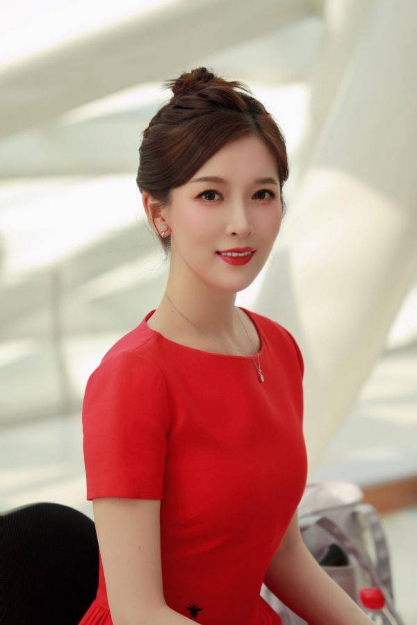 看90后最美女主持人朱梓橦的个人档案和成长经历所带来的启发