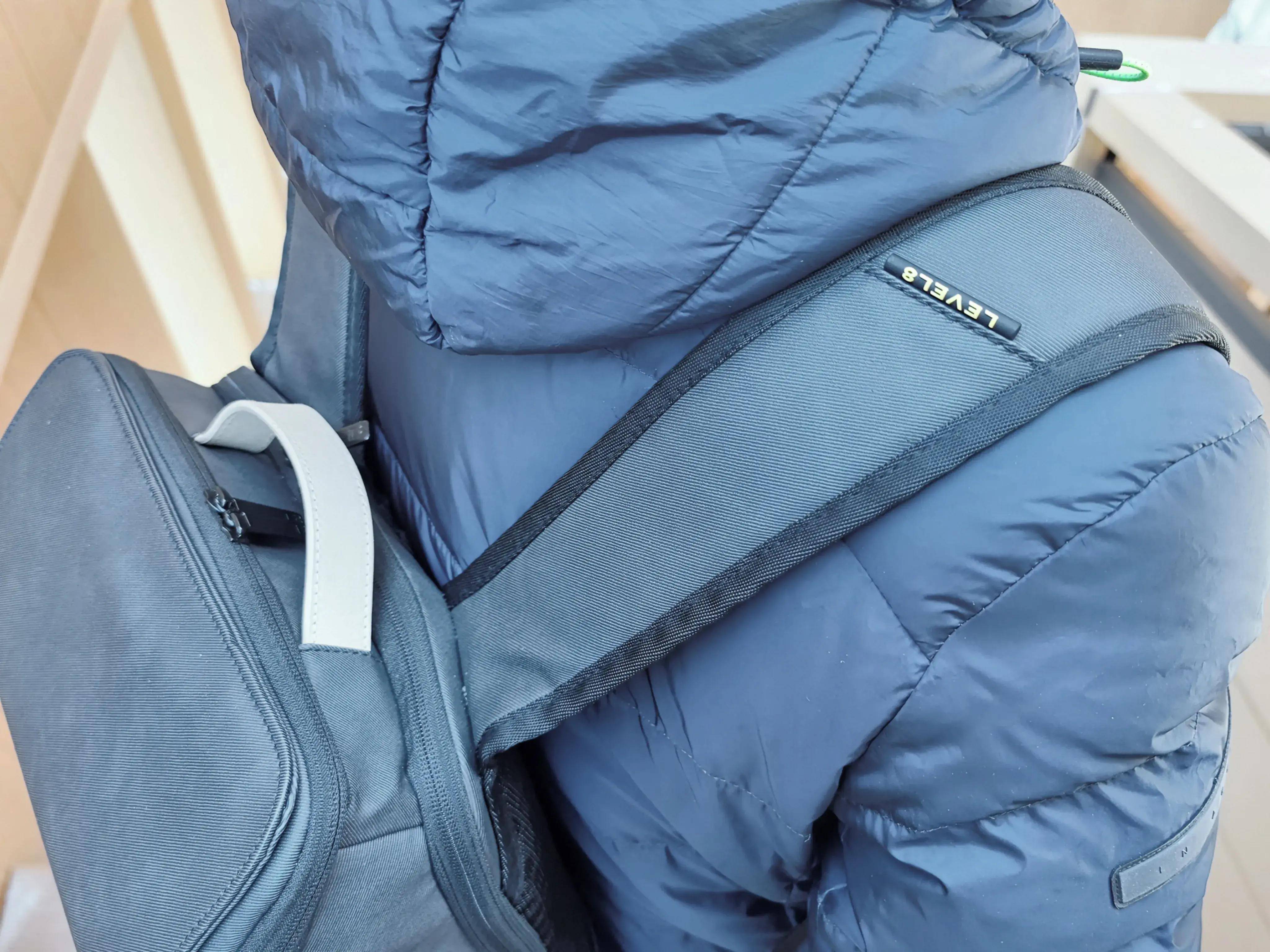 背起生活也背起从容，地平线8号零感背包用细节制胜的通勤搭子！