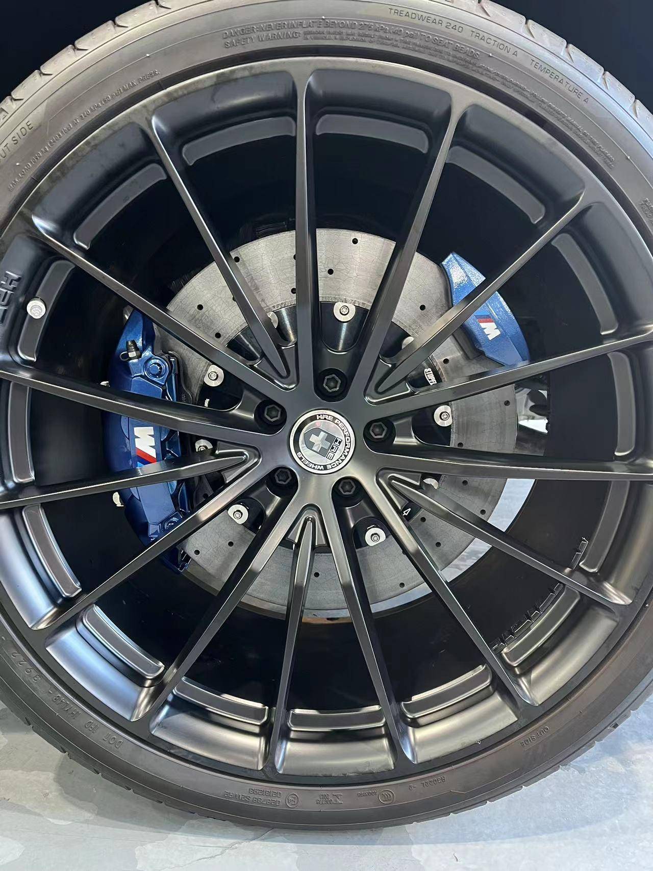 升级案例 | 23款宝马x7升级前十后四双卡钳陶瓷刹车套件