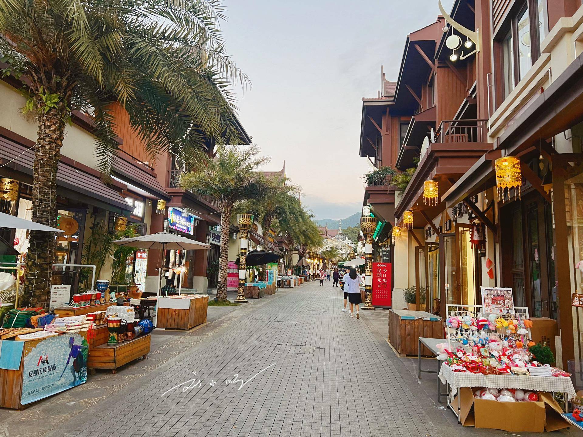 云南芒市有个"傣族古镇",是夜生活的好去处,还是4a级旅游景区_德宏