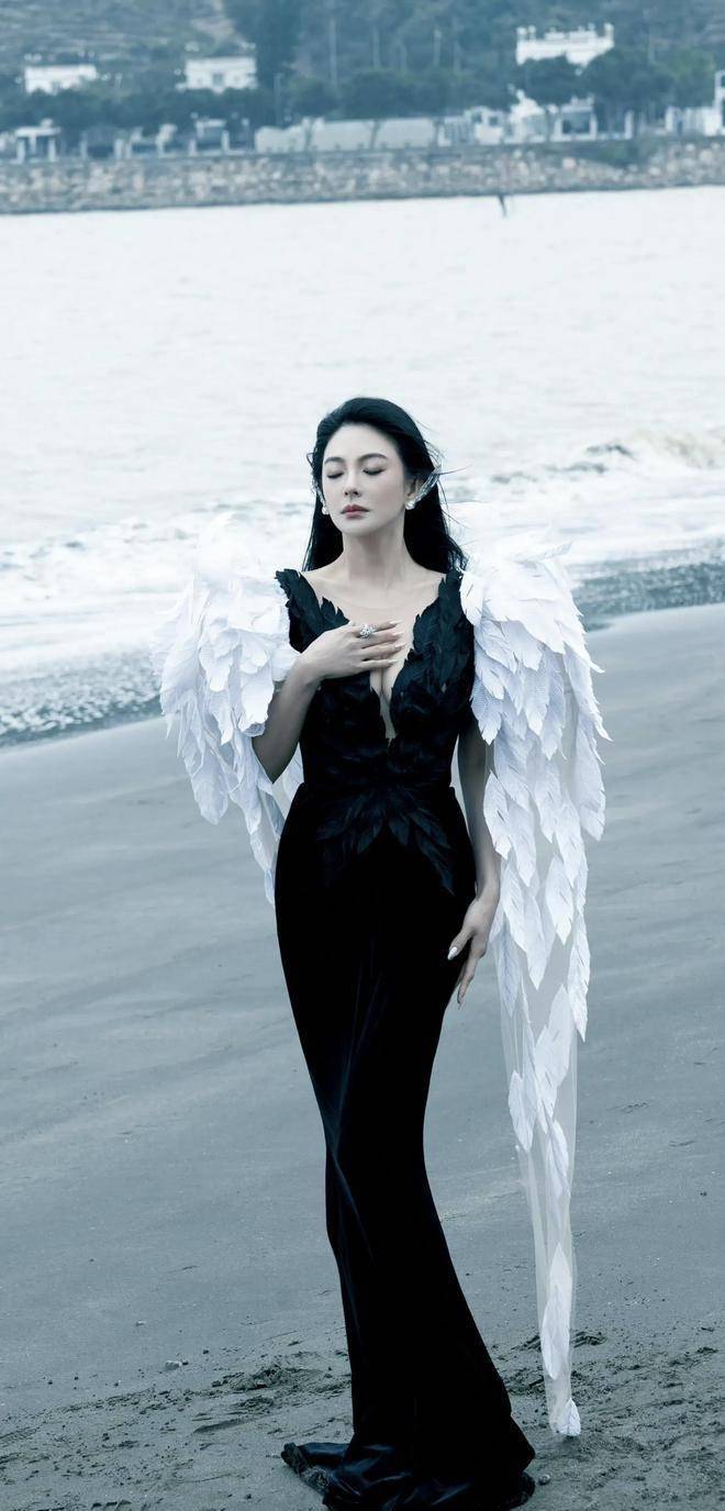 张雨绮写真赏:大方实在!饱满性感!