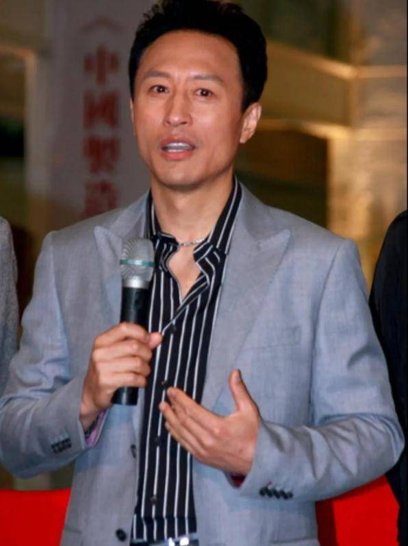 梦华录里的恶人王洛勇,60岁演诸葛亮走红,他的坚强后盾是妻子_丁宁