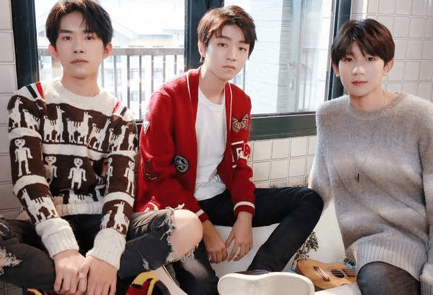 王俊凯成名后被抛弃,假唱恋情接连被揭,对方竟是大一轮的姐姐?