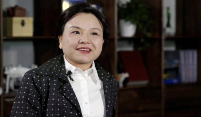 东方园林何巧女:为美捐近百亿却在国内"诺而不捐",今套现8亿走人_公司