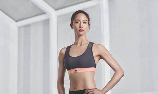 张钧甯透露说:"以前也为减肥烦恼过,自己最胖的时候有120斤,之后减到