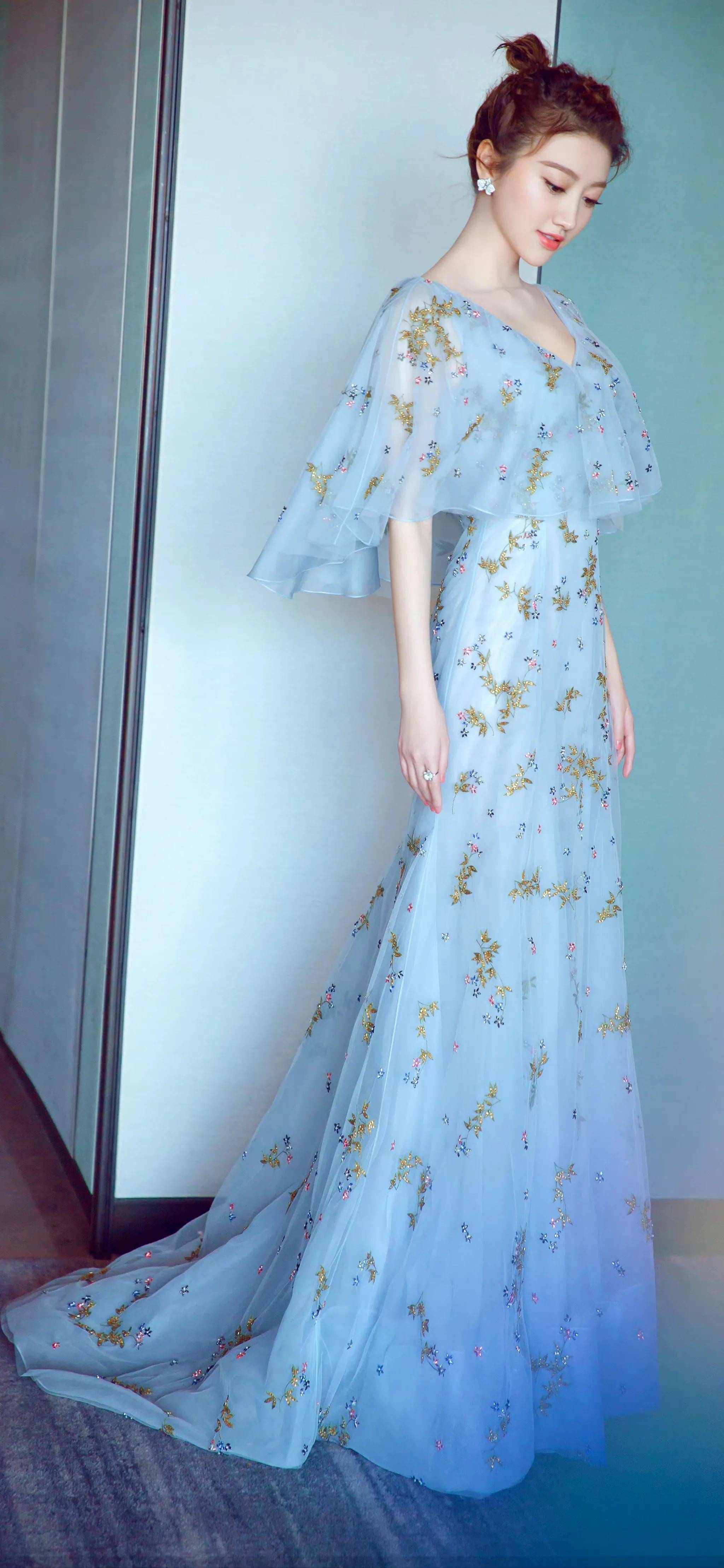 2015年,景甜进军国际市场,在张艺谋导演的《长城》里扮演身手灵活