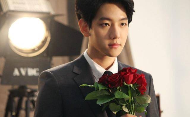 当时鹿晗还在韩国为训练生的时候,就曾与金钟仁组成限定组合,不过从这