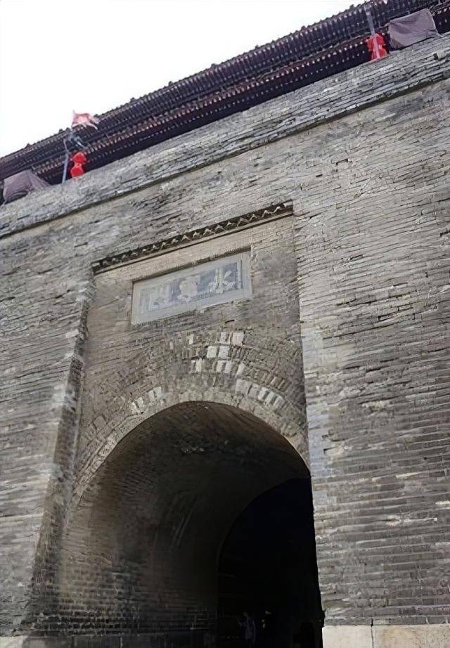 1968年,陕西农民古城墙下挖出一绿壶,专家估价高达15亿_晁日兆_茶壶