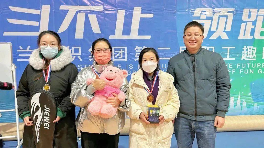 乒乓球女子组冠军刘艳芬,亚军李鹏,季军刘芳萍羽毛球女子组冠军刘艳芬