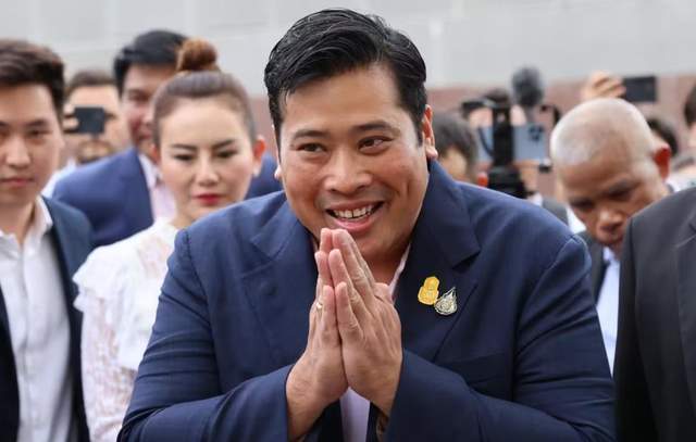 此外还频频向育坤家族示好,表示希望可以迎娶泰国女子,最好可以落叶