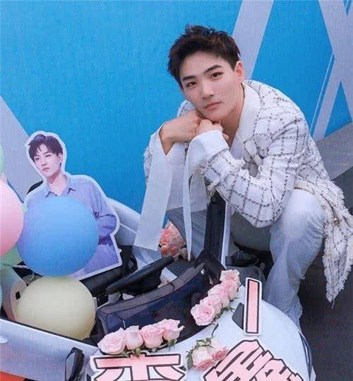 《创造营》男团最大遗憾,何洛洛弃高考,李鑫一落榜,王晨艺退赛_赵磊