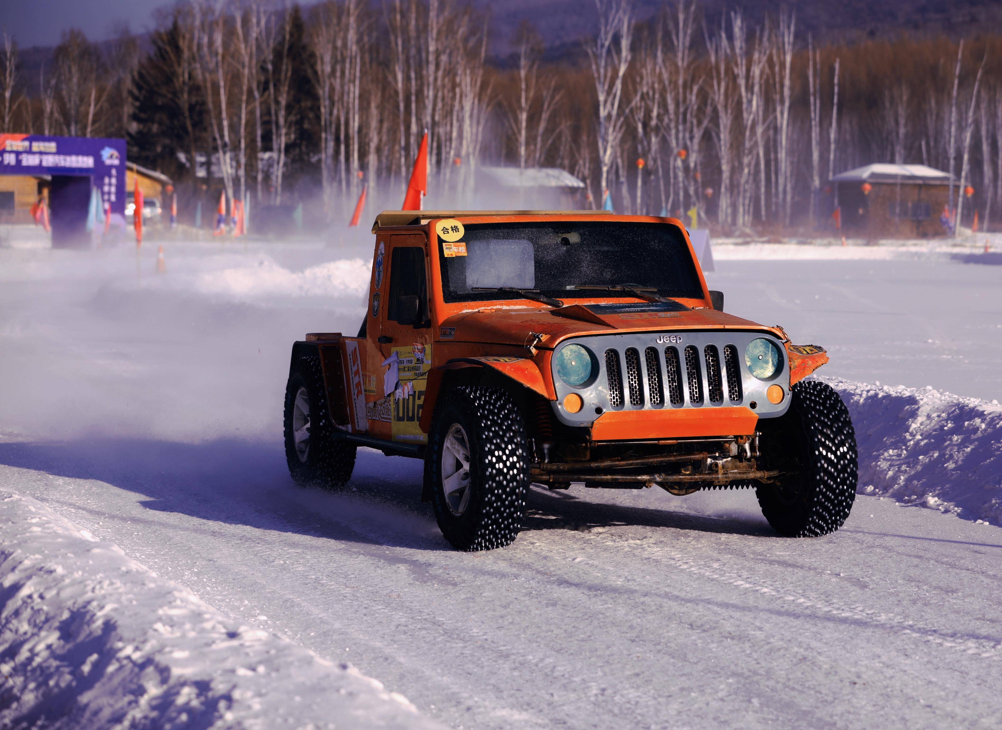 伊春第二届"金林杯"越野汽车冰雪场地赛隆重开幕_赛事_赛车_桦树