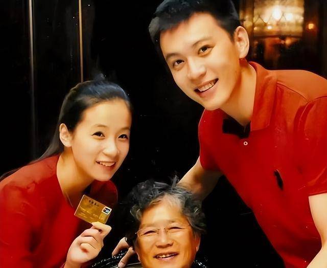 男篮教练杨鸣,陷入婚变风波,网友评论:女主的确好看_杨明_篮球界_影响