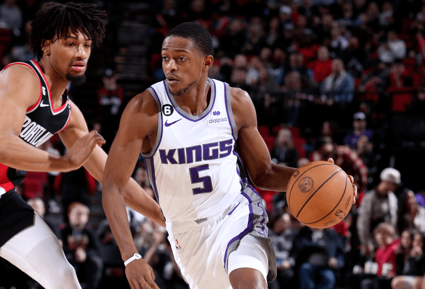 国王上一场98-110输给森林狼,福克斯27分4篮板6助攻,穆雷20分,萨博