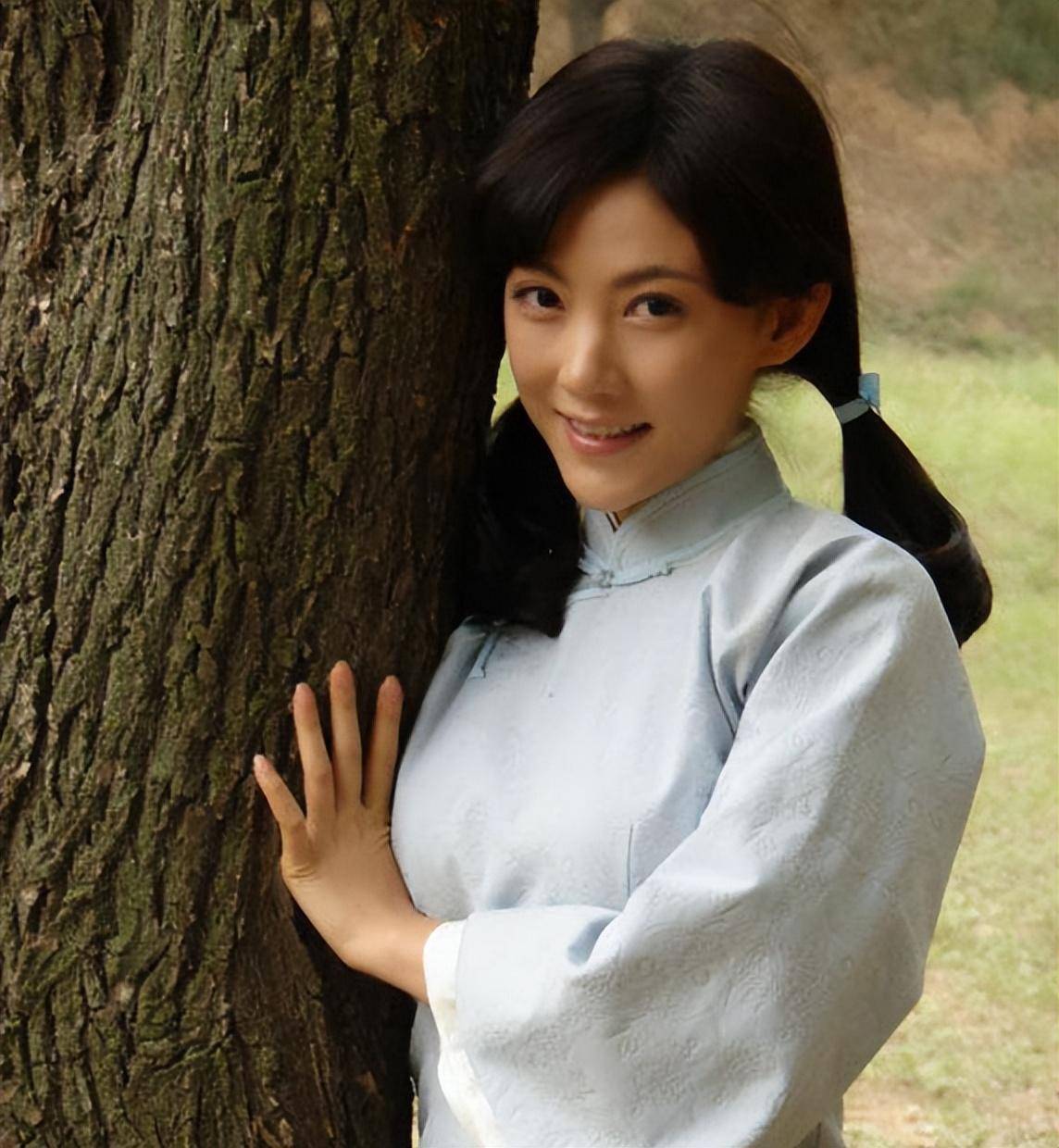 《浪漫向左婚姻向右》,此后的几年时间里,聂鑫陆续出演了《双核时代》