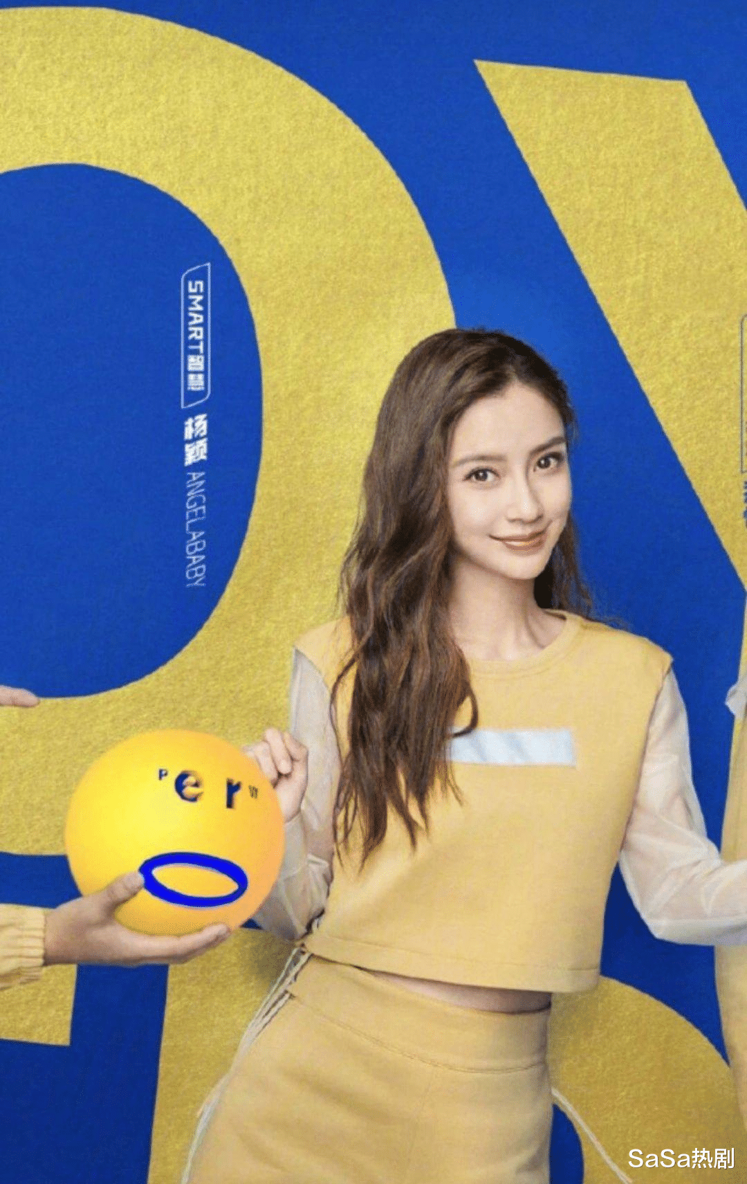 黄晓明主动把杨颖介绍给华谊的几位老板,当时华谊公司的人对她的印象