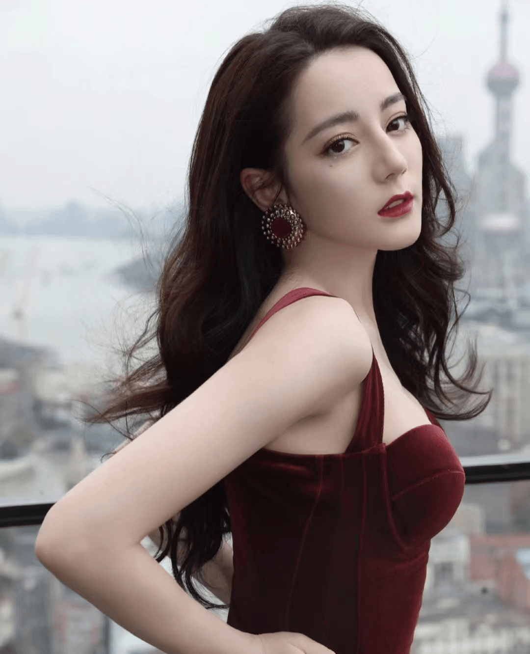 迪丽热巴:被资本包装的芭比娃娃_殷桃_观众_获奖