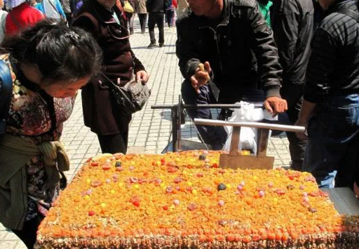 老外买切糕，小贩以来大生意来了，结果却被老外整了个无话可说！(图4)