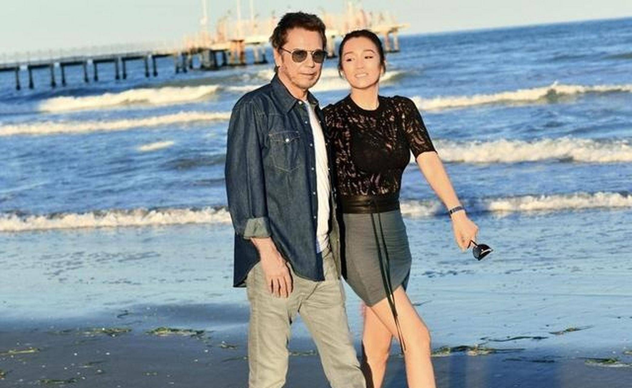 情断张艺谋,转嫁外国人,坐法国总统专机回国_孙红雷_萧华_肖华